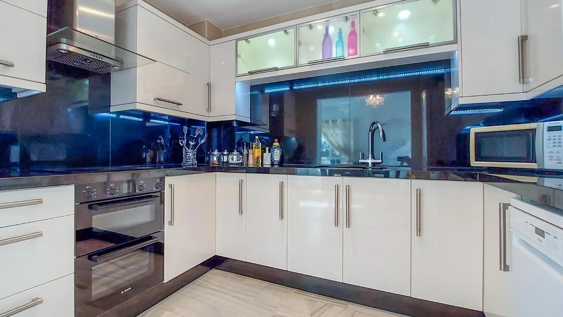 3 Bedroom Amazing Apartment In Calahonda Sitio de Calahonda