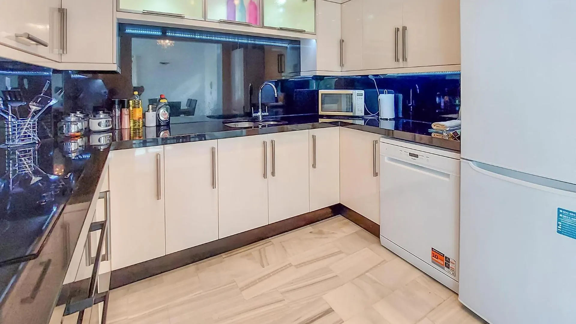 3 Bedroom Amazing Apartment In Calahonda Sitio de Calahonda 0*,